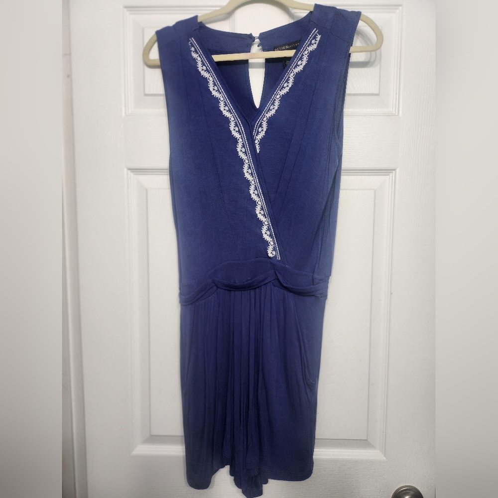 Size M Blue Sleeveless Short Romper with Lace Trim